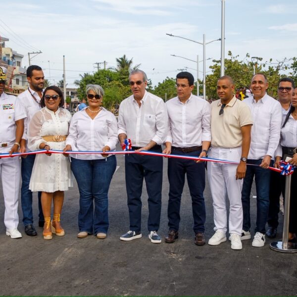 De espacio olvidado a joya del litoral: Presidente Abinader entrega la nueva playa El Faro en San Pedro de Macorís