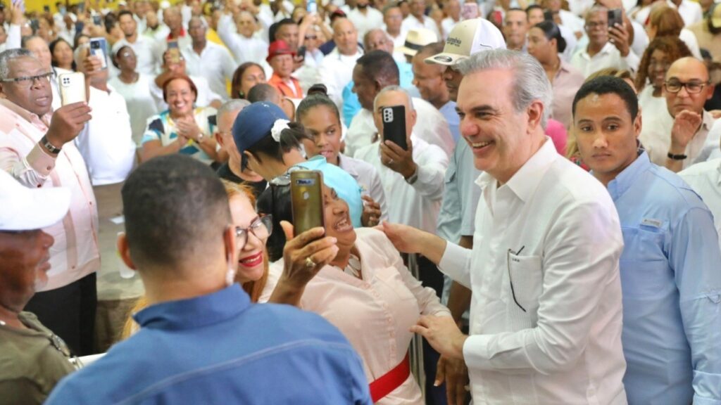 Presidente Abinader participará en toma de posesión del nuevo obispo Andrés Napoleón Romero Cárdenas y supervisará avances de los trabajos de la presa de Guaigüí en La Vega este sábado