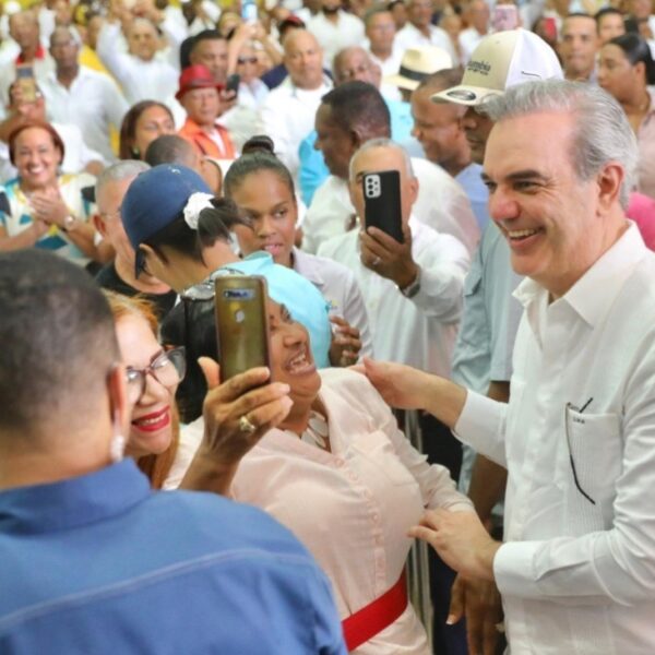Presidente Abinader participará en toma de posesión del nuevo obispo Andrés Napoleón Romero Cárdenas y supervisará avances de los trabajos de la presa de Guaigüí en La Vega este sábado