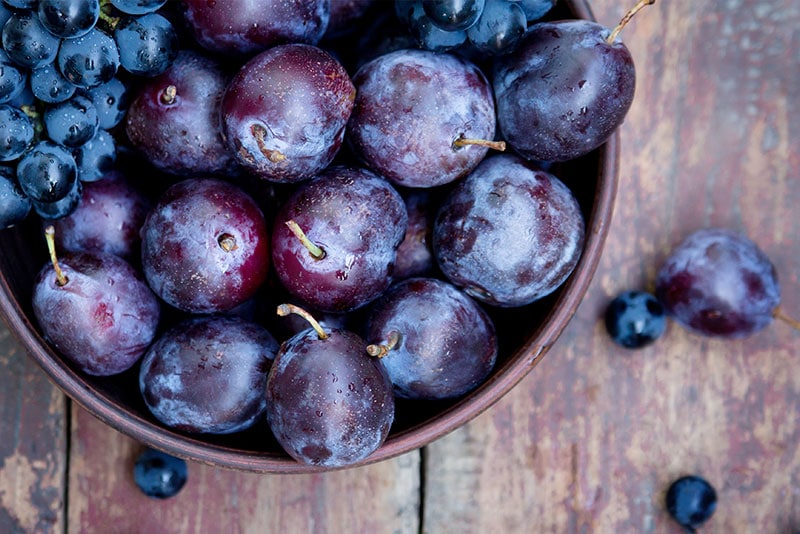 La uva, una de las frutas más antiguas cultivadas por la humanidad, destaca