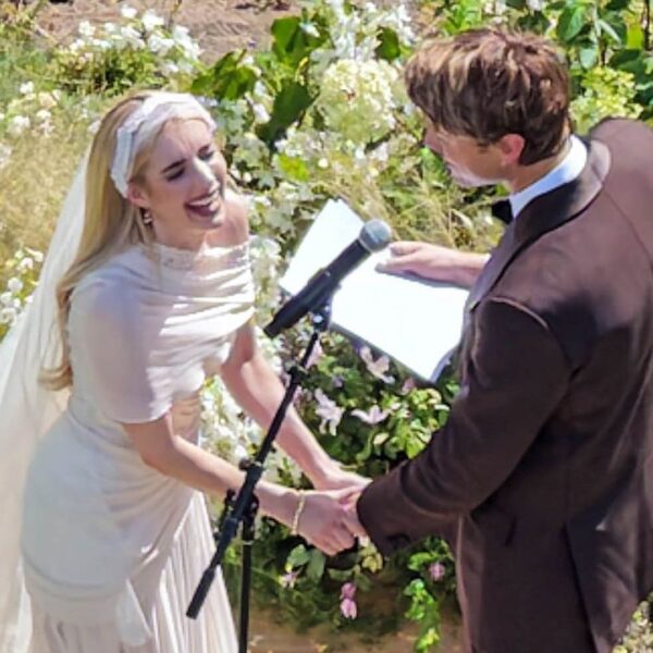 La actriz estadounidense Emma Roberts contrajo matrimonio con el actor Cody John