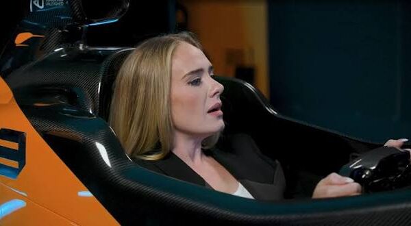 Adele en McClaren.