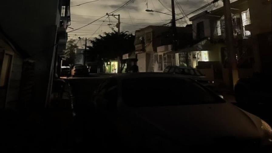 Fuego, humareda, ola de calor y apagones golpean a Cancino Adentro