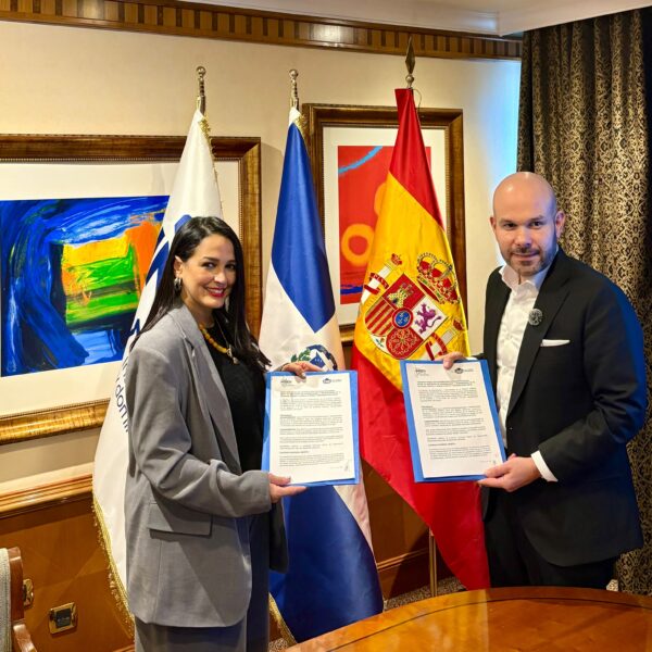 INDEX y WLO suscriben acuerdo para ampliar oportunidades de formación de dominicanos en el exterior