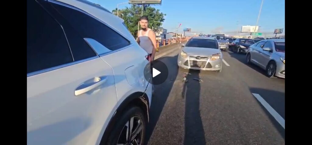 Periodista pide dar con paradero conductor provocó accidente múltiple y huyó del lugar