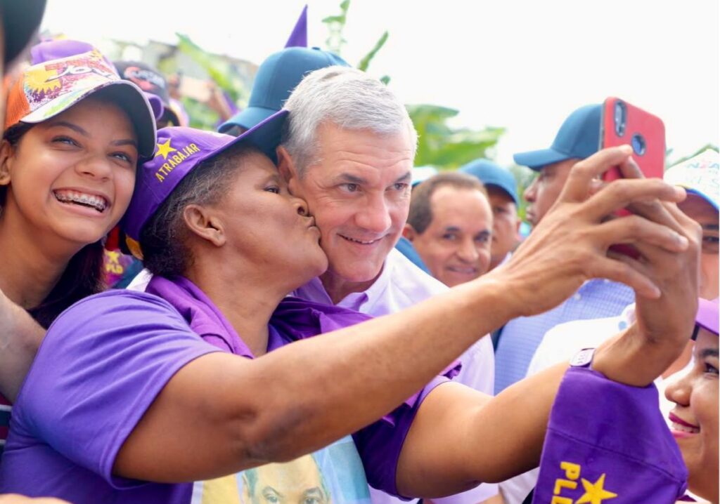 "Gonzalo Castillo vuelve a las calles". Inicia en Azua recorrido nacional