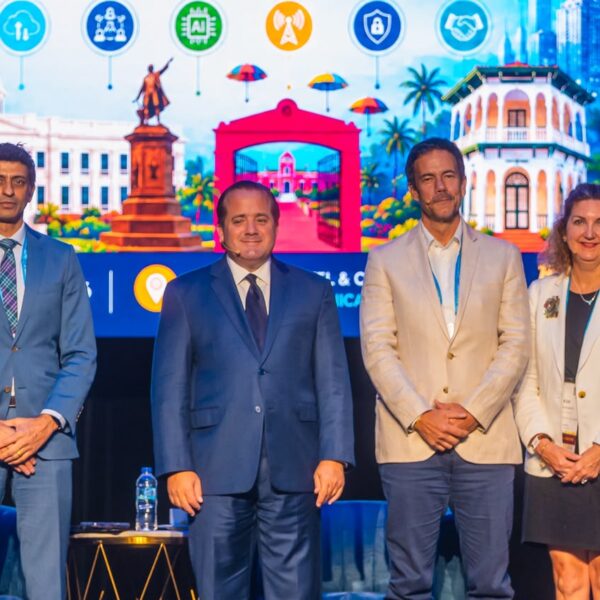 Paliza anuncia junto a Google segunda etapa del puerto de intercambio digital en RD