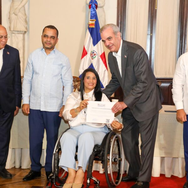Presidente Abinader entrega más de 36 mil becas tecnológicas a través del ITLA