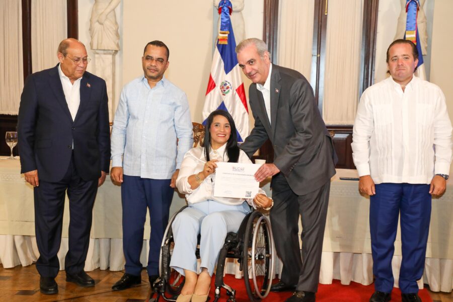Presidente Abinader entrega más de 36 mil becas tecnológicas a través del ITLA