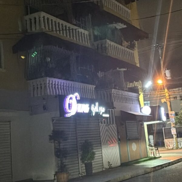 EDEEste desmantela por segunda ocasión conexiones irregulares en edificio del sector Corales del Sur