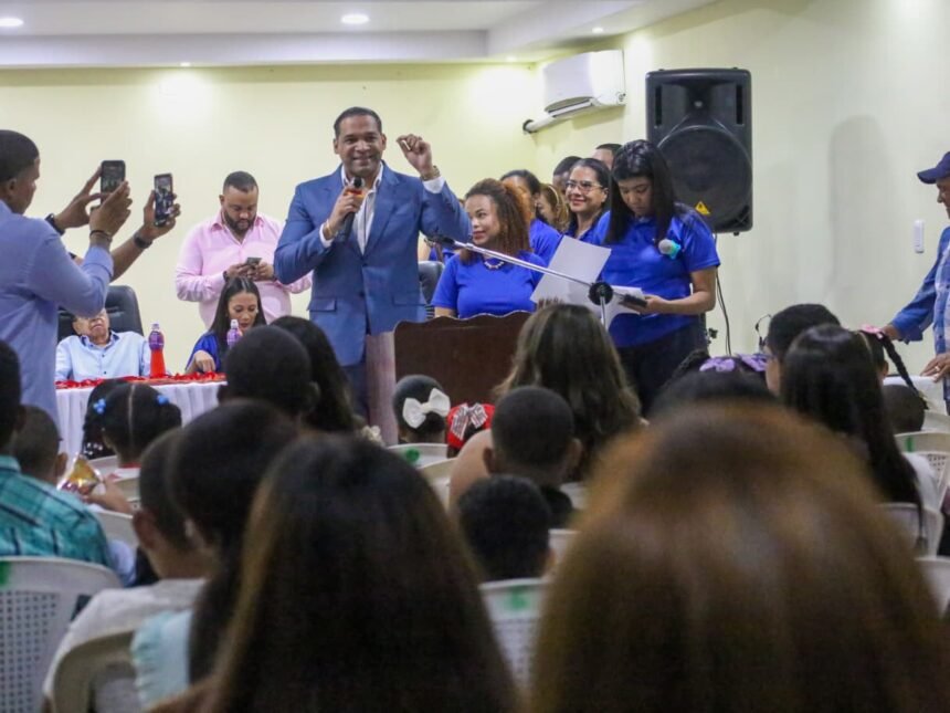 Premio a la Excelencia Orlando Martínez reconoce a 132 estudiantes; 20 alcanzaron índice perfecto de 100