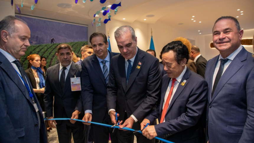 Presidente Abinader inaugura salón República Dominicana en la FAO