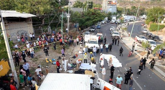 Dominicanos y ecuatorianos pierden la vida en fatal accidente carretero en el Sur de México
