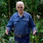 Joe Biden se volvió a confundir y caminó hacia el bosque amazónico en Brasil